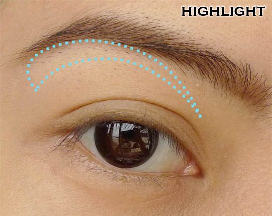 eye-makeup-tutorial_eyeshadow-placement_highlight_open