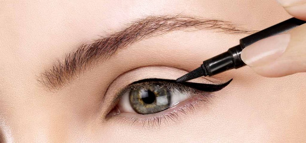 eyeliner-bentuk-eyeliner-sesuai-4-bentuk-mata-dan-4-cara-menjaga-eyeliner-tahan-lama-9