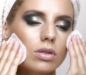 get-rid-of-makeup-before-you-sleep